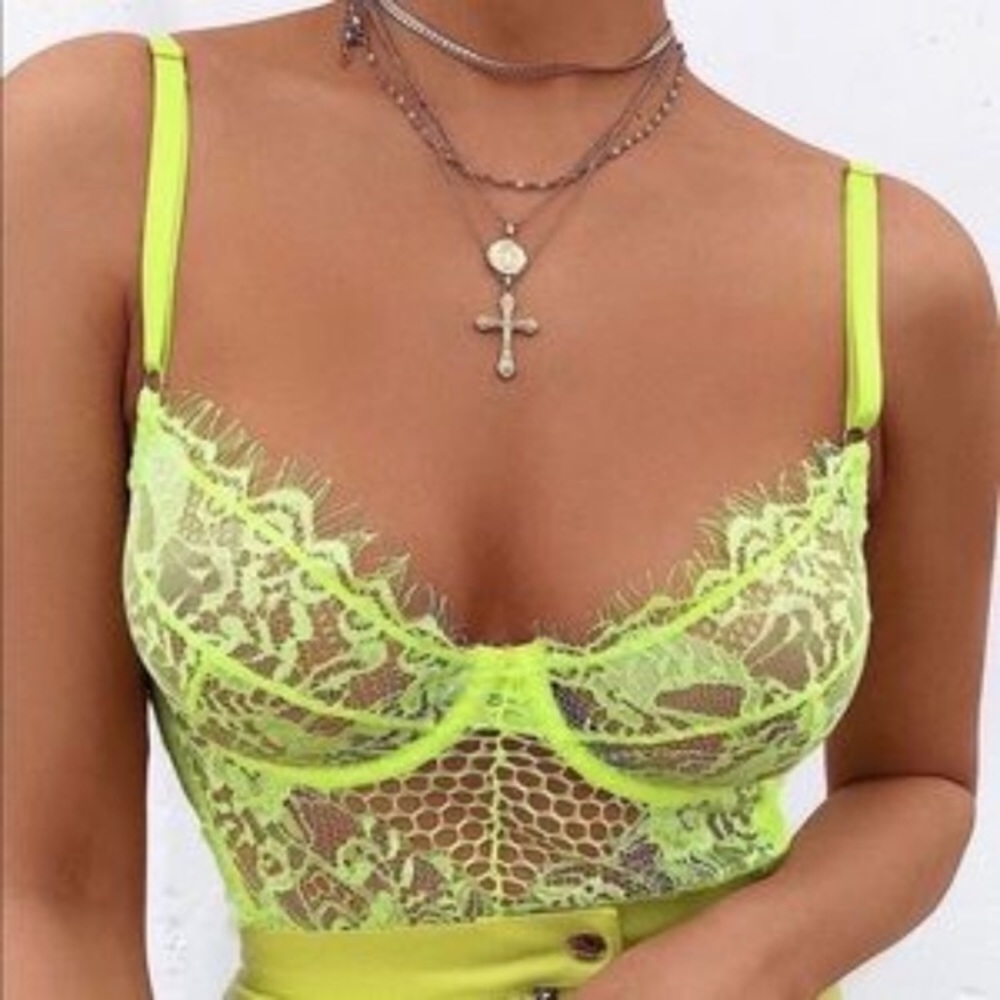 Last one ☝🏼 🔥🔥🔥lace bodysuit neon lime - Picture 3 of 6
